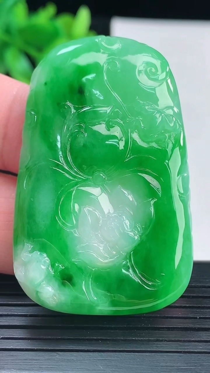 天然A货翡翠满满和和美美 荷花吊坠，尺寸50.5-32-5.2重量:18.79g
4月13日