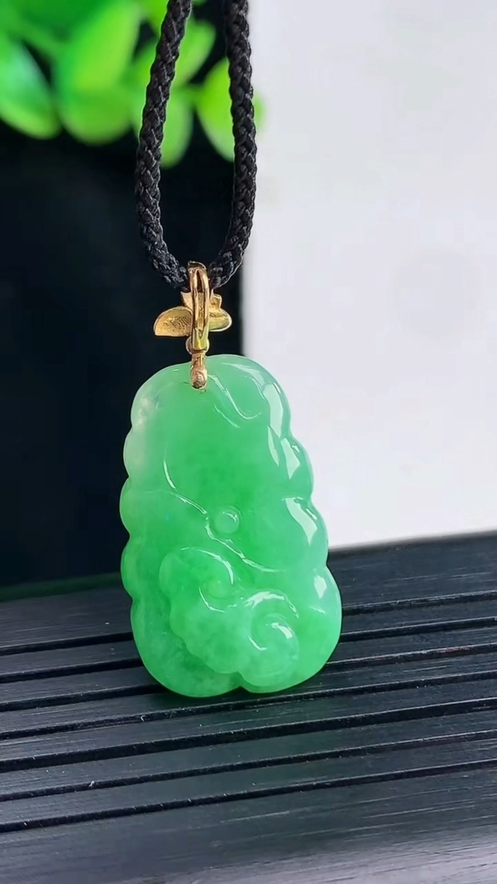 天然A货翡翠和和美美 荷花吊坠，尺寸23.5-15-8重量:4.53g
4月13日