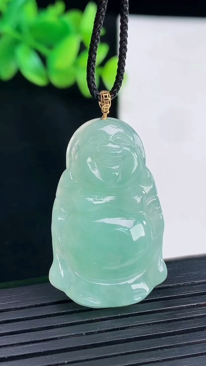 天然A货翡翠站佛吊坠，尺寸36-23-6重量:7.20g
4月13日