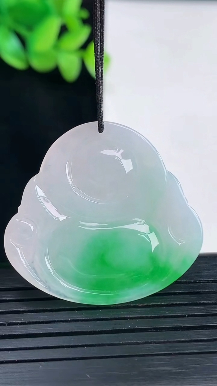 天然A货翡翠佛公吊坠，尺寸32-35-6重量:9.74g
4月13日