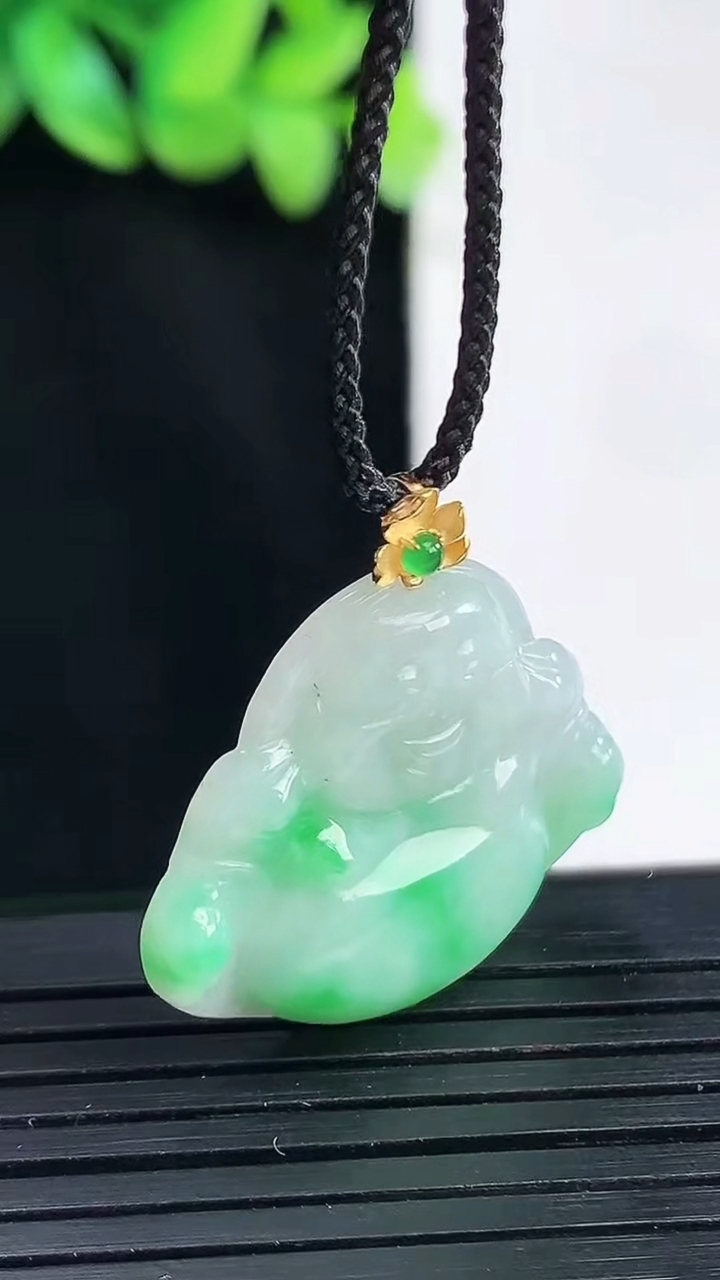 天然A货翡翠佛公吊坠，尺寸24-27-5重量:4.72g
4月13日