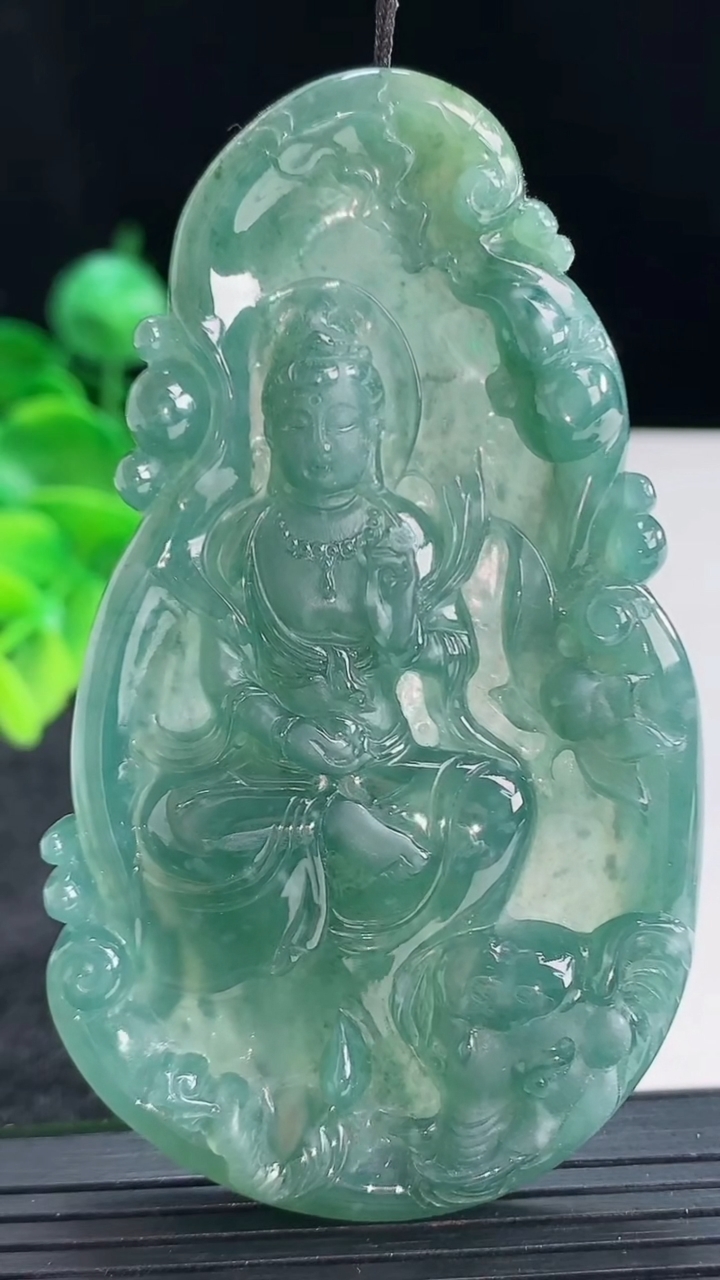 天然A货翡翠蓝水观音菩萨吊坠尺寸77-45-8重:43.15g049
4月13日