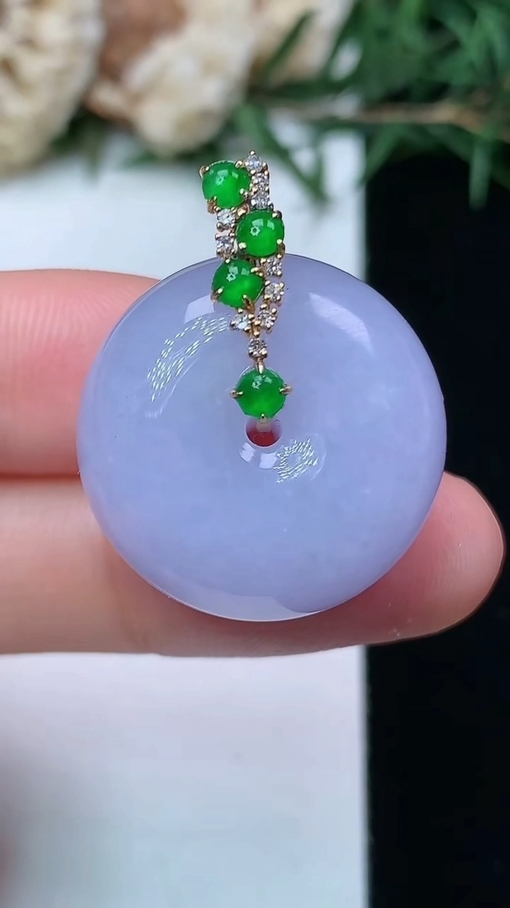 天然A货翡翠k金紫罗兰路路通吊坠，尺寸21.9-13，重量:13.98g
4月13日