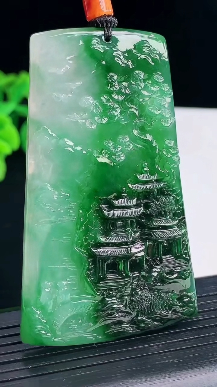 天然A货翡翠山水牌吊坠，尺寸68.6-42-6重量:40.56g
4月13日