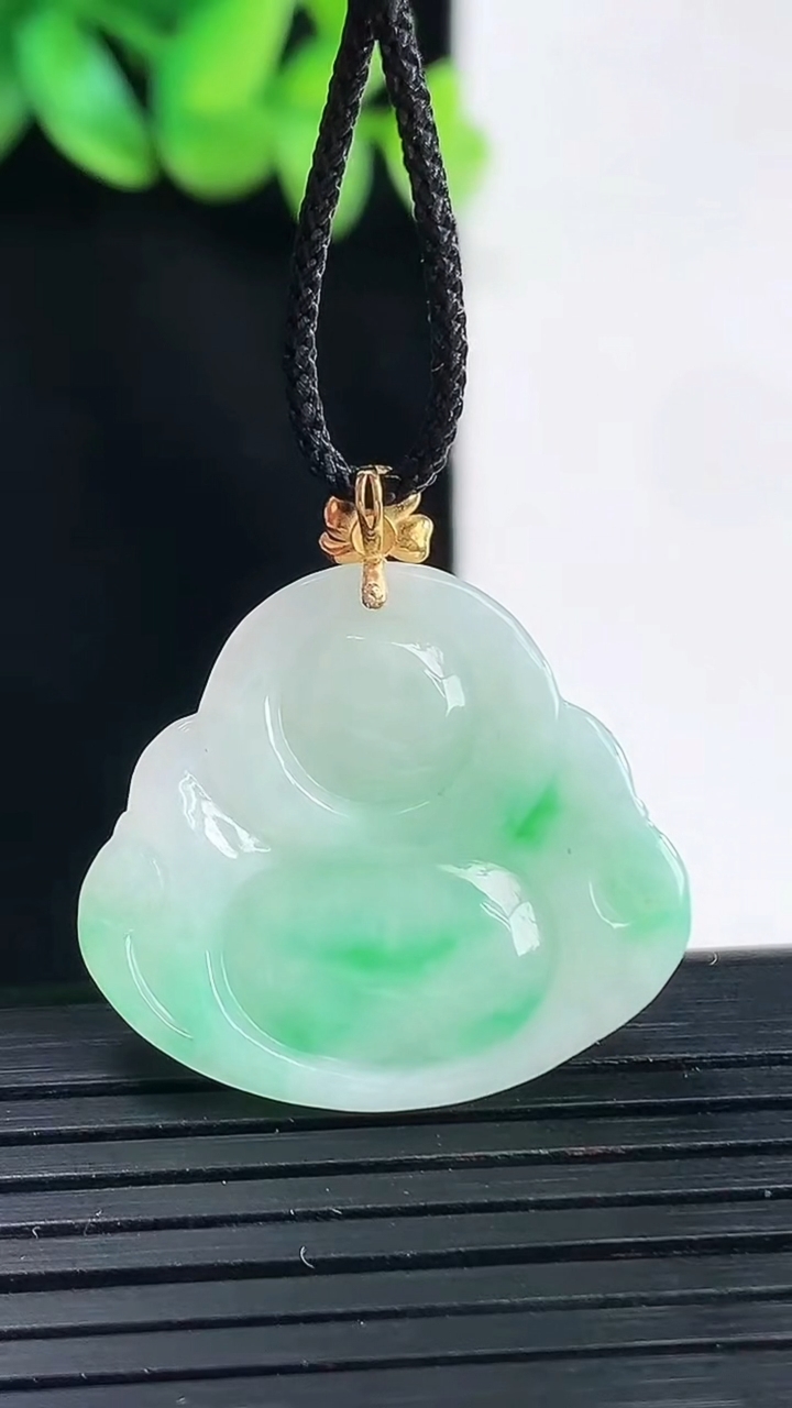 天然A货翡翠佛公吊坠，尺寸24-27-5重量:4.72g
4月13日