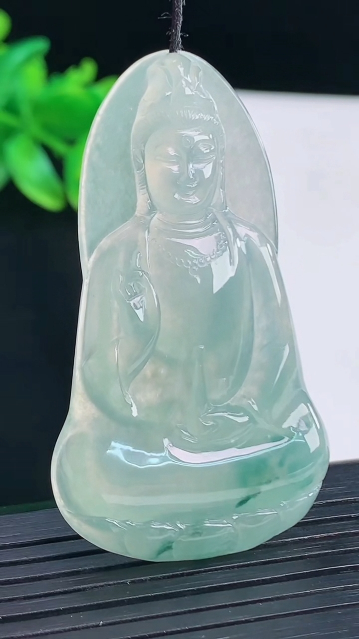 天然A货翡翠飘花素衣观音吊坠，尺寸55-32-6重量:17.86g
4月13日