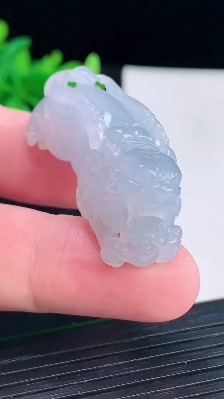 天然A货翡翠紫罗兰貔貅吊坠，尺寸39-13-18重量:20.64g
4月13日