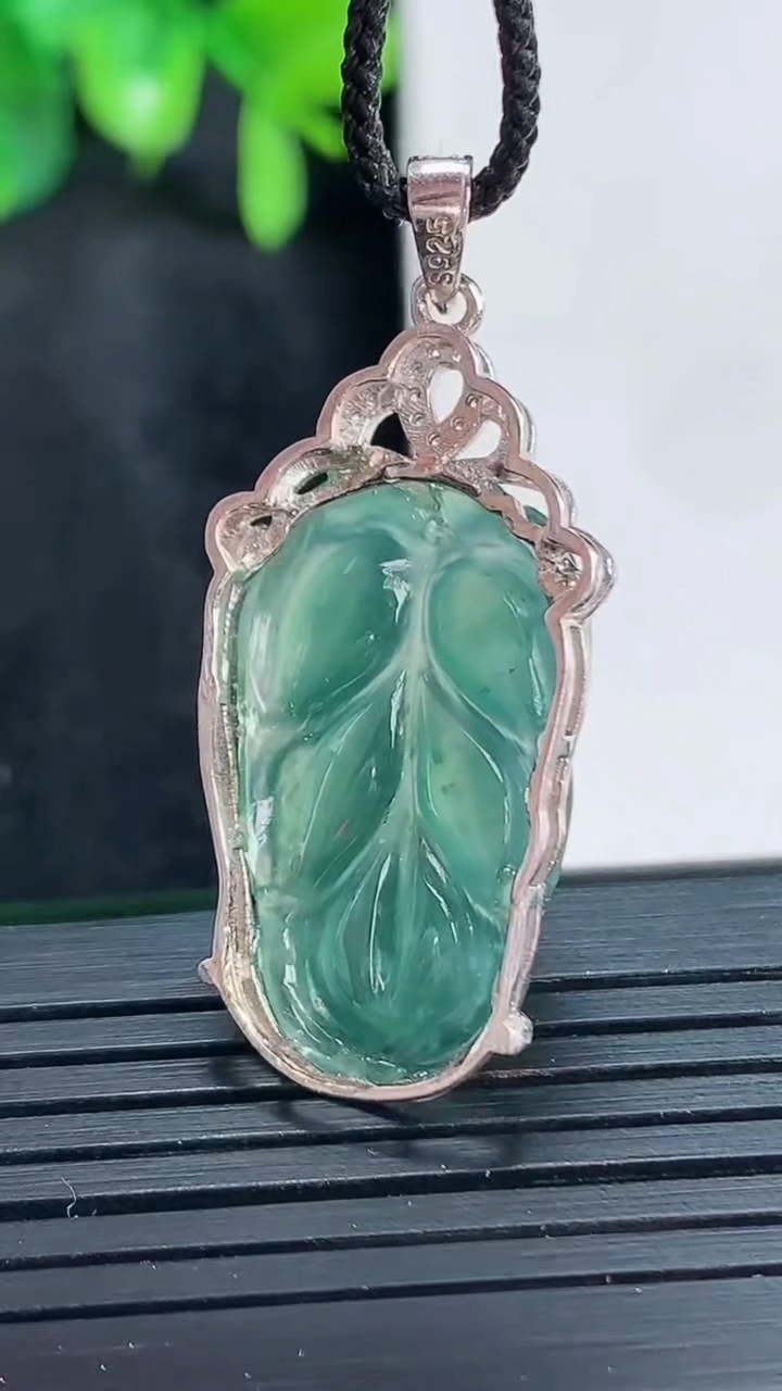 天然A货翡翠925银蓝水金枝玉叶 叶子吊坠尺寸34-17-7.3重:2.65g99
4月13日