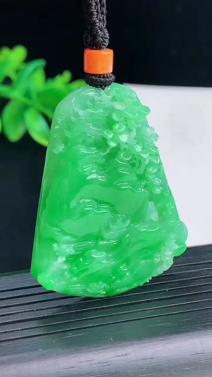 天然A货翡翠山水牌吊坠，尺寸46-38-7重量:26.03g
4月13日