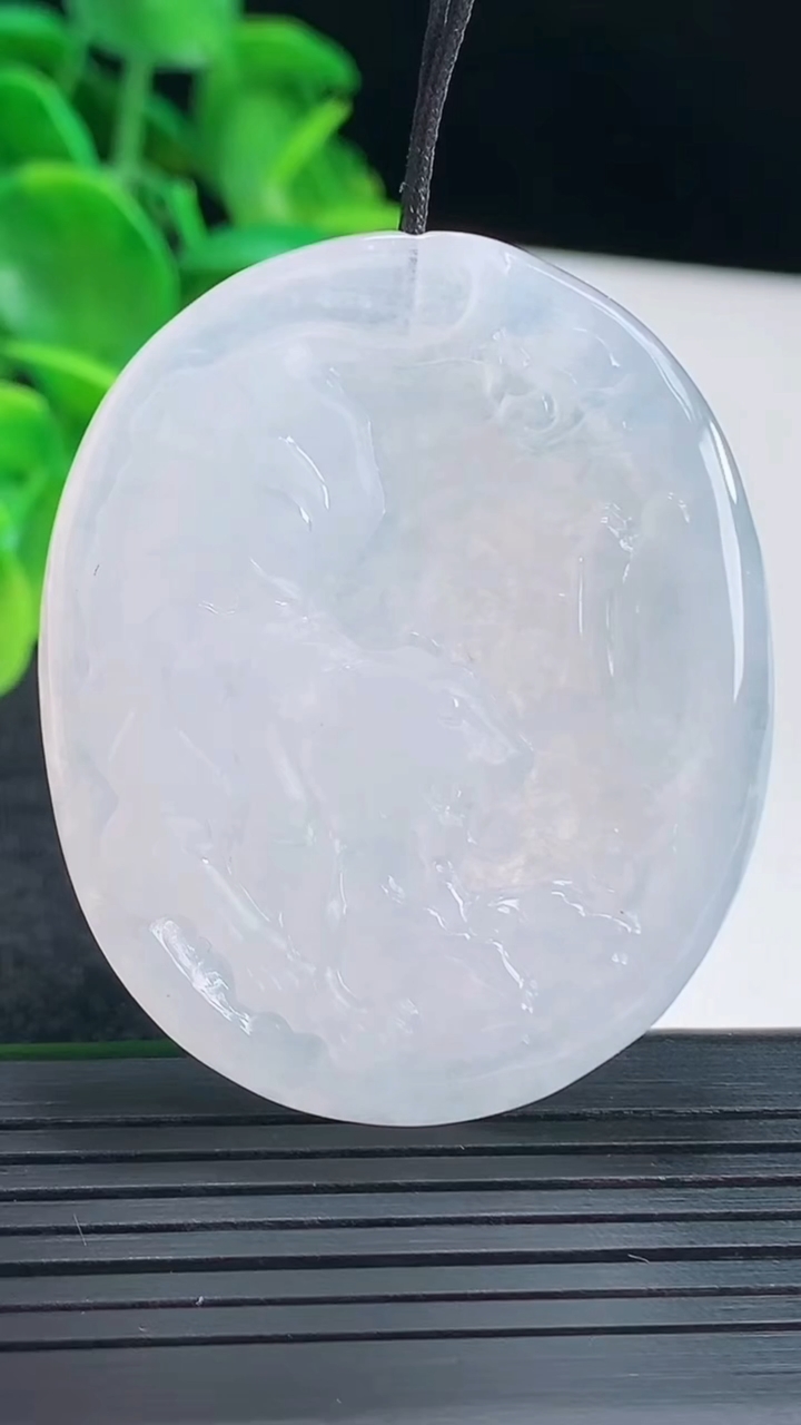 天然A货翡翠生肖虎吊坠尺寸48.7-40.9-6.1重量:24.82g
4月13日