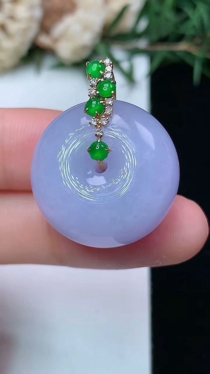 天然A货翡翠k金紫罗兰路路通吊坠，尺寸21.9-13，重量:13.98g
4月13日