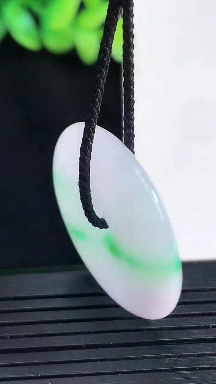 天然A货翡翠平安扣吊坠，尺寸31-5.8重量:11.72g
4月13日