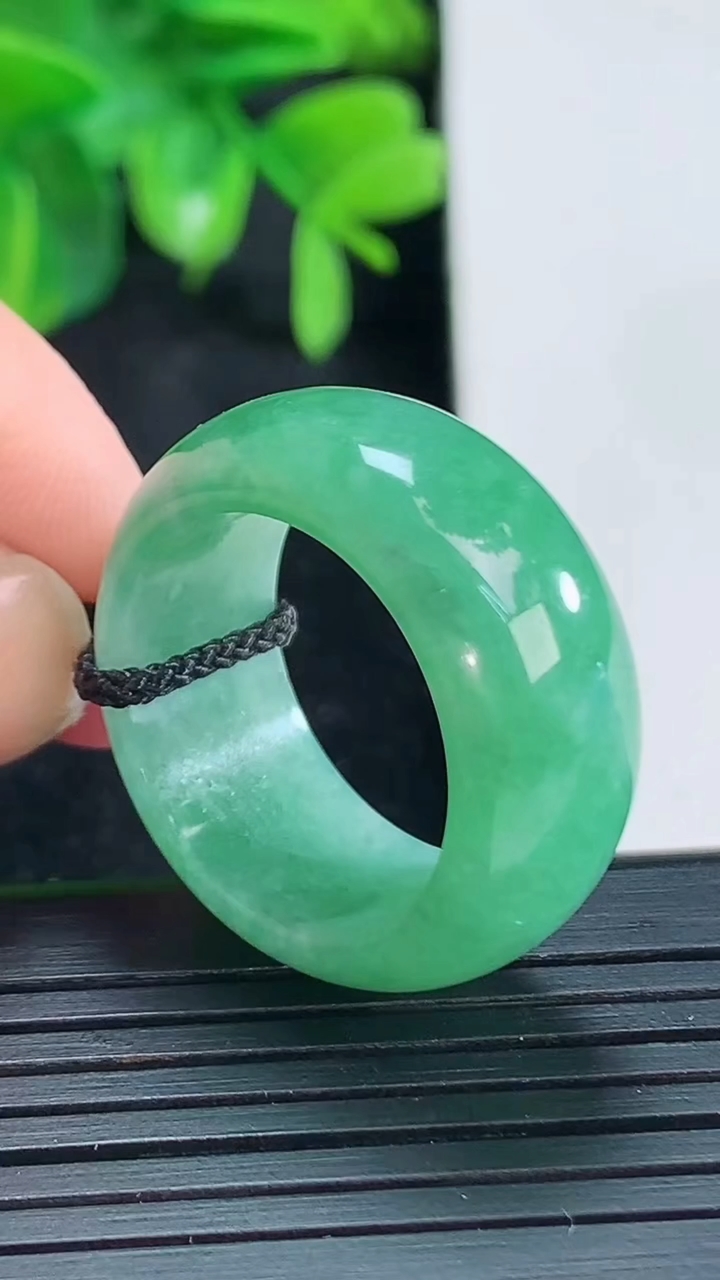 天然A货翡翠指环戒指尺寸19.2-10.7-3.8重:8.68g3322026年4月13日
工厂直销
