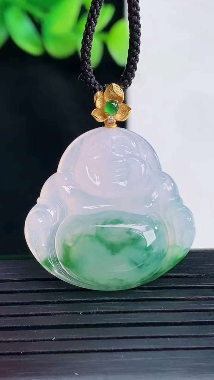 天然A货翡翠种飘花佛公吊坠，尺寸26-28.5-6重量:7.08g
4月13日