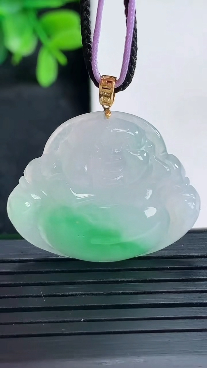 天然A货翡翠佛公吊坠尺寸26-31.4-5.6重量:6.75g
4月13日