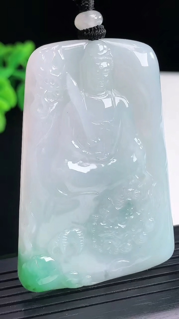 天然A货翡翠文殊菩萨吊坠，尺寸61.6-43-5.2重量:35.32g
4月13日