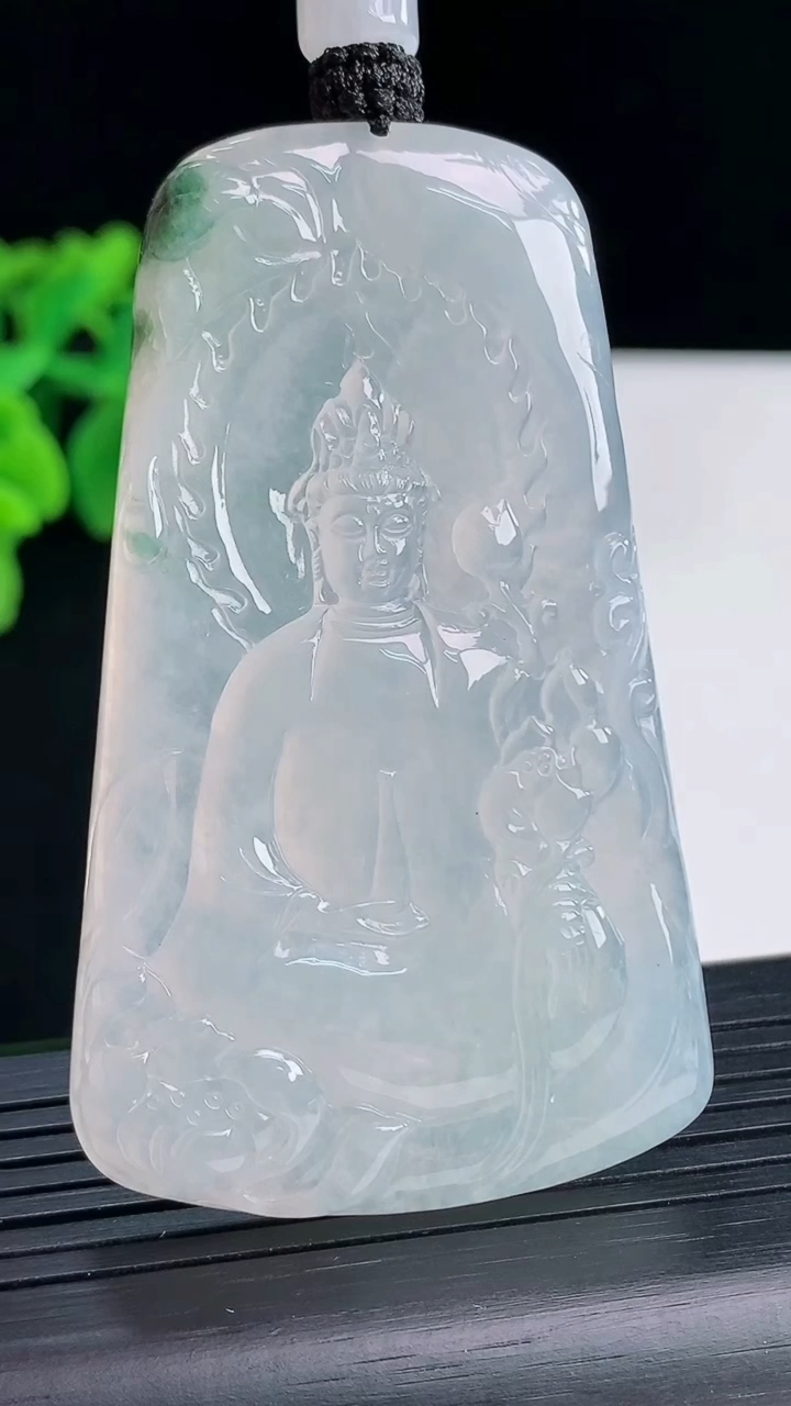 天然A货翡翠种飘花素衣观音吊坠，尺寸65.5-40-7重量:41.95g
4月13日