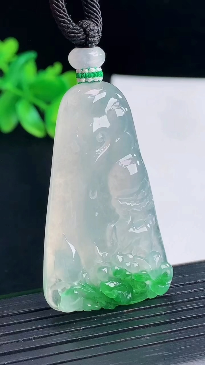 天然A货翡翠梅花鹿吊坠，尺寸48.6-29-7重量:22.67g
4月13日