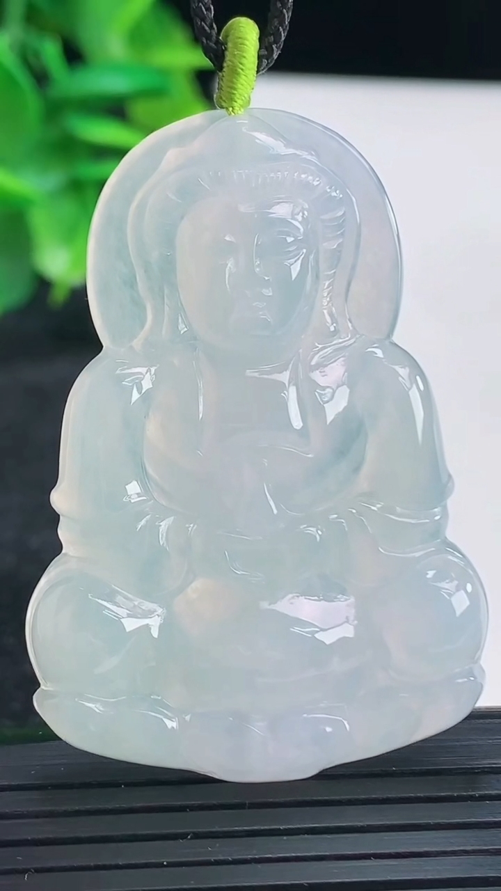 天然A货翡翠观音菩萨吊坠尺寸49.1-34重量:15.41g
4月13日
