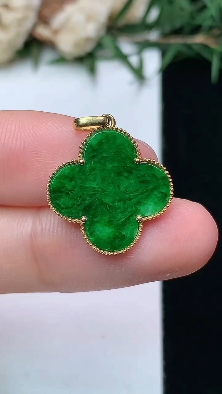 天然A货翡翠四叶草吊坠，尺寸16.8-1.4，重量:1.02g
4月13日