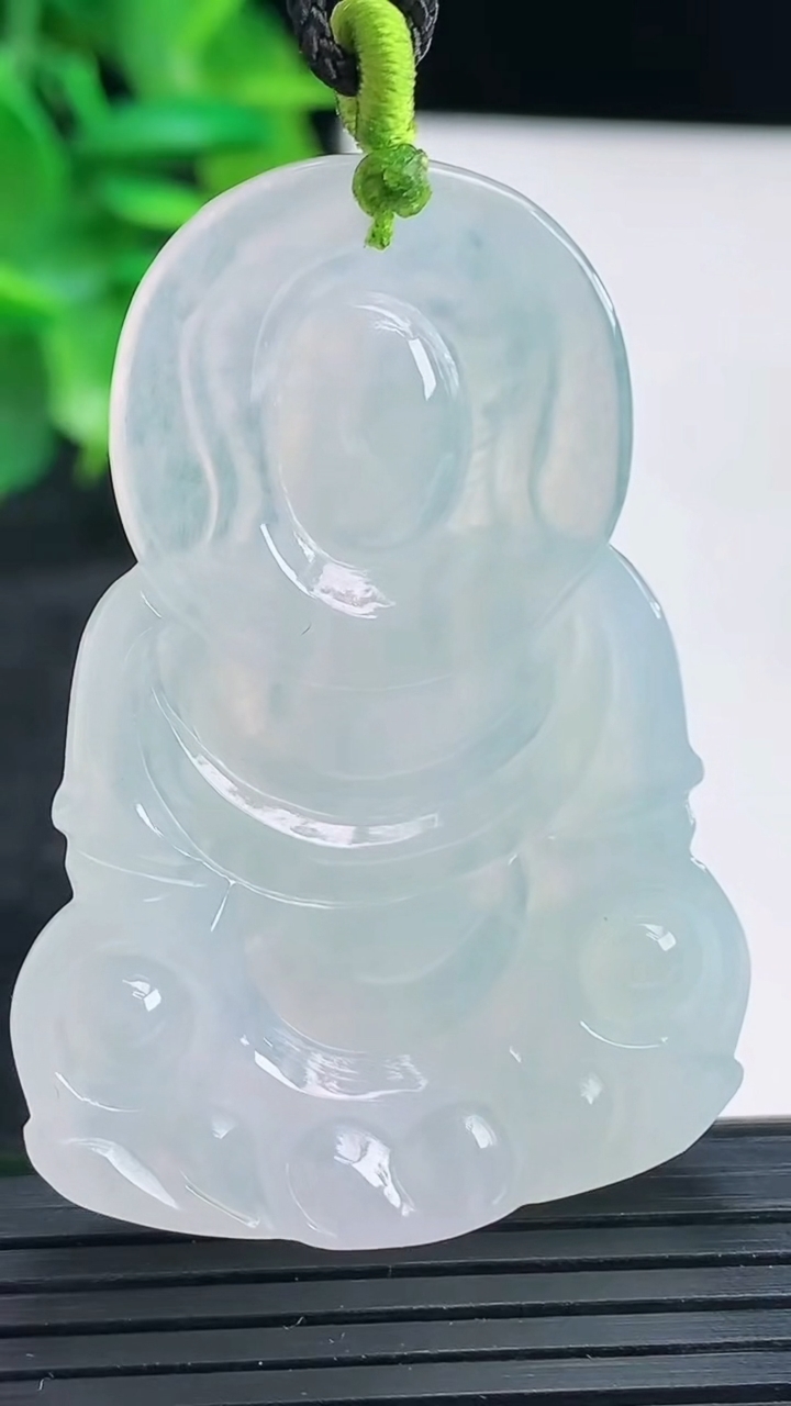 天然A货翡翠观音菩萨吊坠尺寸49.1-34重量:15.41g
4月13日