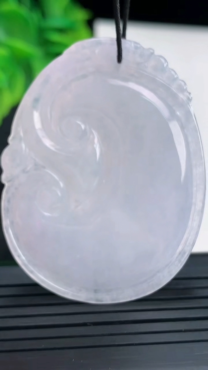 天然A货翡翠紫罗兰如意吊坠尺寸52.3-40.2-5.7重量:21.83g
4月13日