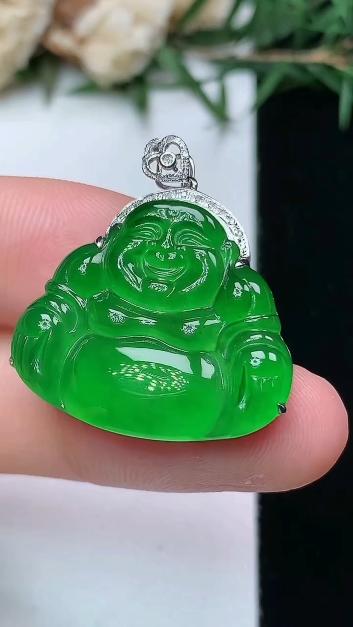 天然A货翡翠佛公吊坠，尺寸19.8-23.5-5.4，重量:3.26g
4月13日