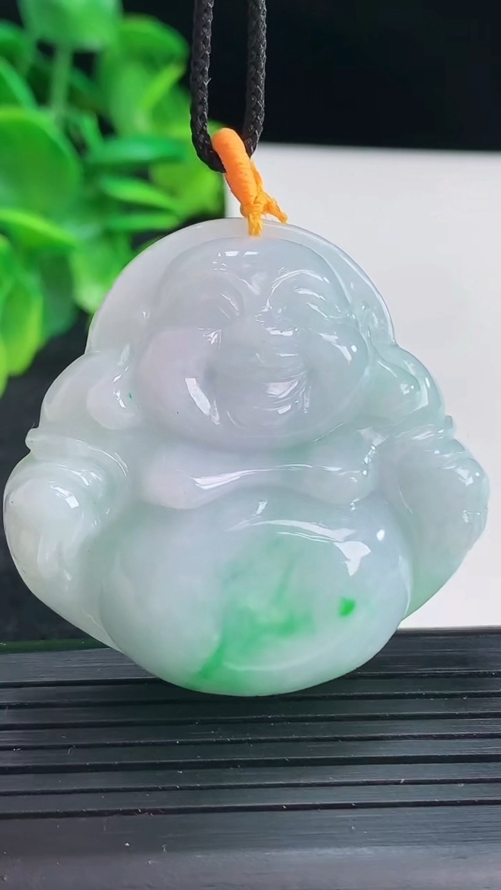 天然A货翡翠佛公吊坠尺寸42.5-44.7-12.2重量:37.78g
4月13日