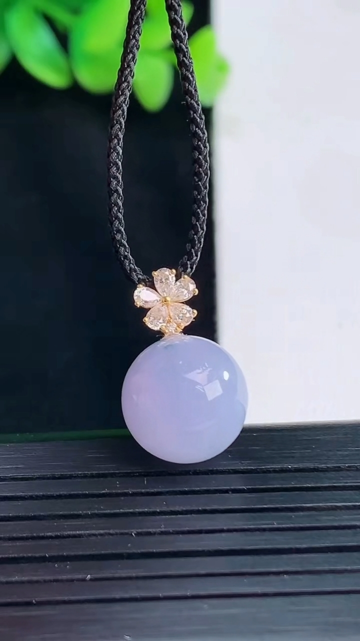 天然A货翡翠18k金紫罗兰圆珠吊坠，尺寸12.5重量:3.50g
4月13日