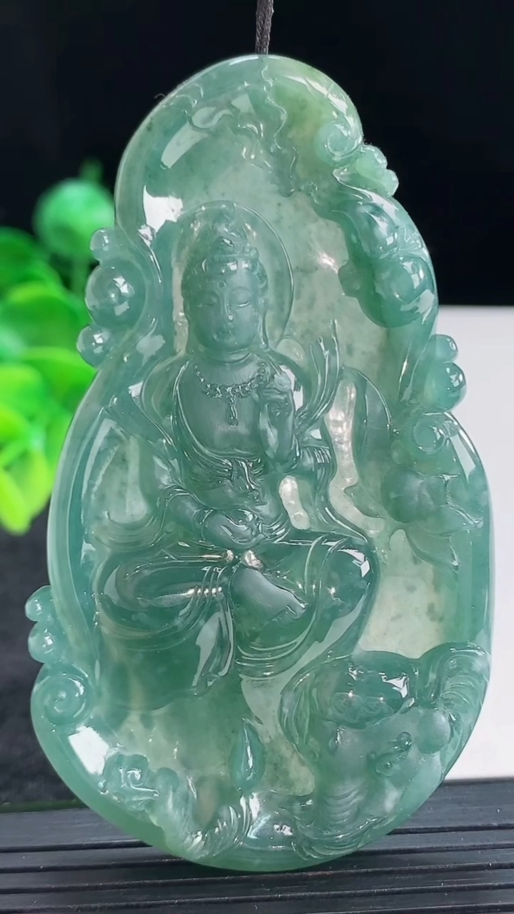 天然A货翡翠蓝水观音菩萨吊坠尺寸77-45-8重:43.15g049
4月13日