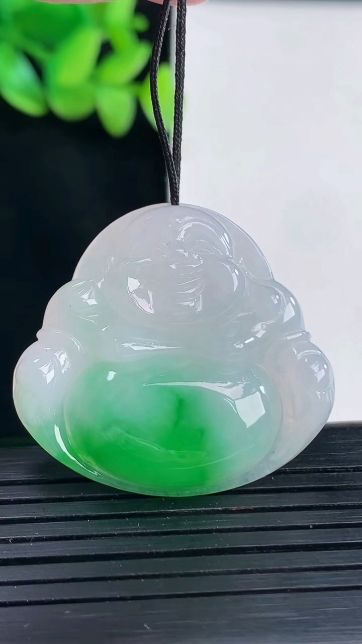 天然A货翡翠佛公吊坠，尺寸32-35-6重量:9.74g
4月13日