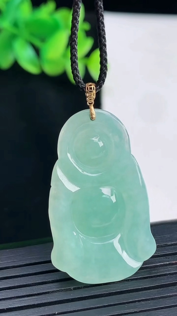 天然A货翡翠站佛吊坠，尺寸36-23-6重量:7.20g
4月13日