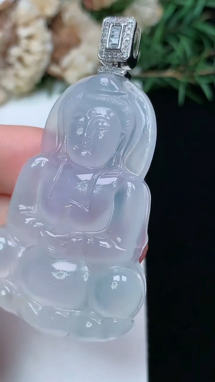 天然A货翡翠白冰观音菩萨吊坠，尺寸46.6-31.3-5.9，重量:14.87g
4月13日