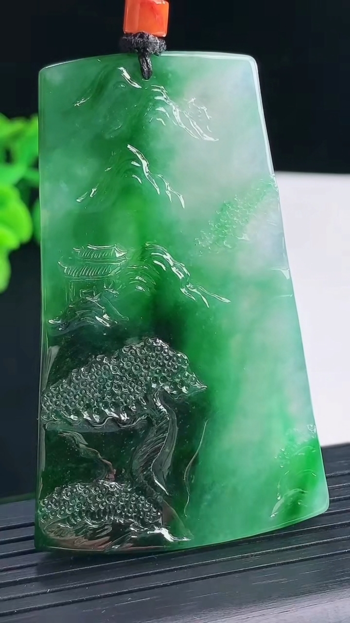 天然A货翡翠山水牌吊坠，尺寸68.6-42-6重量:40.56g
4月13日