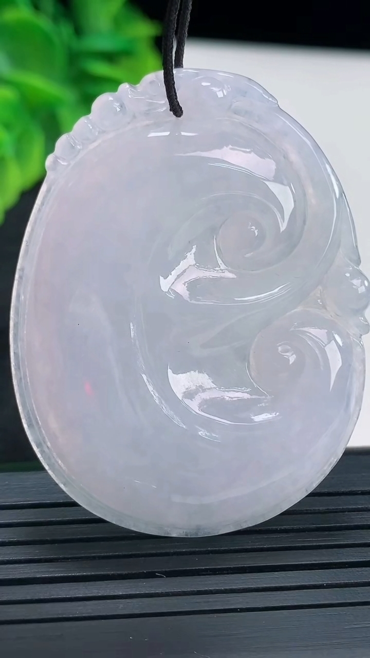 天然A货翡翠紫罗兰如意吊坠尺寸52.3-40.2-5.7重量:21.83g
4月13日