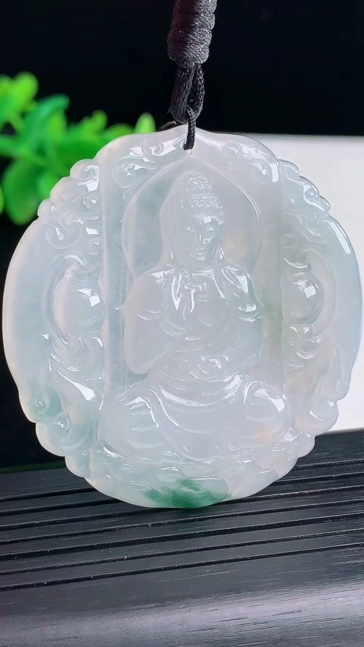 天然A货翡翠飘花阿弥陀佛吊坠，尺寸53-5重量:24.09g
4月13日