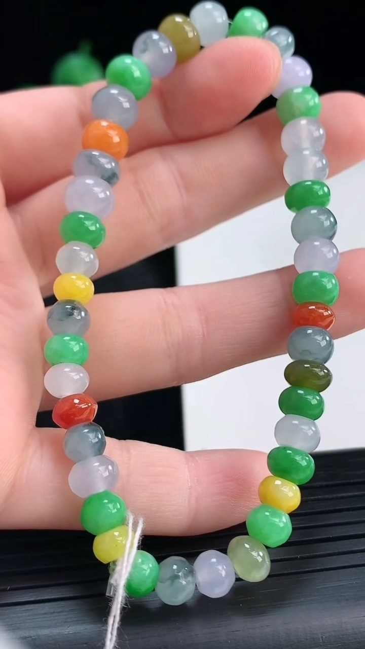 天然A货翡翠四彩算盘珠手串尺寸6.5-4.9重量:17.03g4月13日
工厂直销收藏佳品,种好水足，色泽均匀，有种有色，上手高大气！