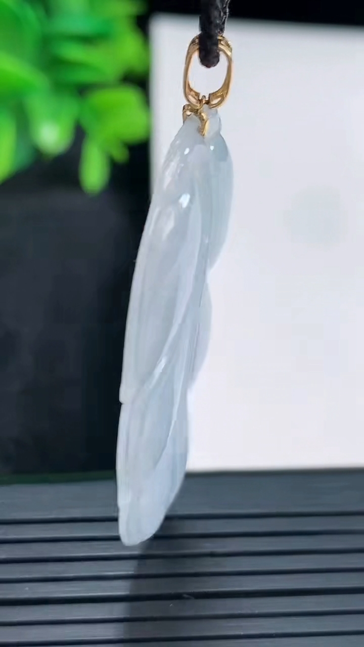 天然A货翡翠18K金紫罗兰金枝玉叶 叶子吊坠尺寸45.6-25.6-3.3重量:6.77g
4月13日