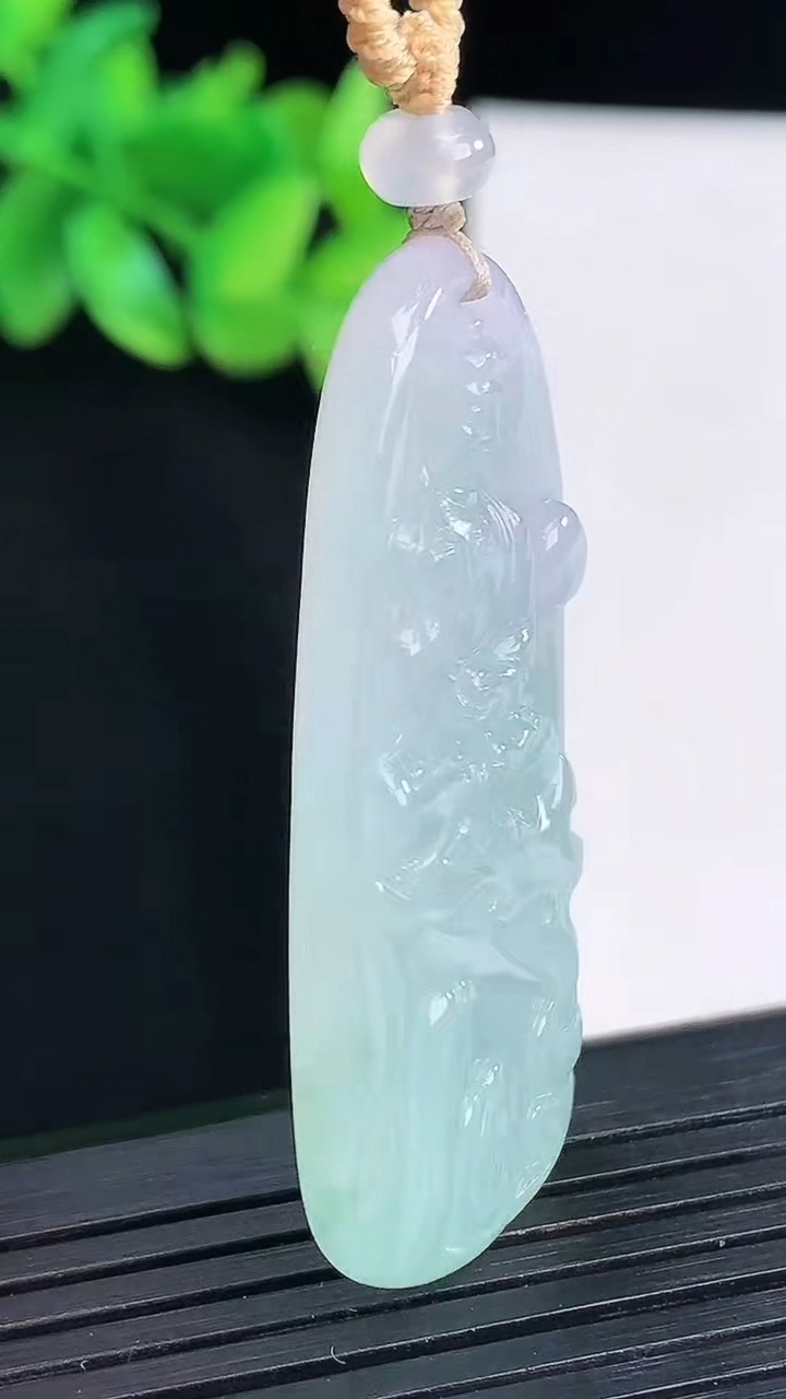 天然A货翡翠阿弥陀佛吊坠，尺寸46.6-23-5.2重量:13.75g
4月13日