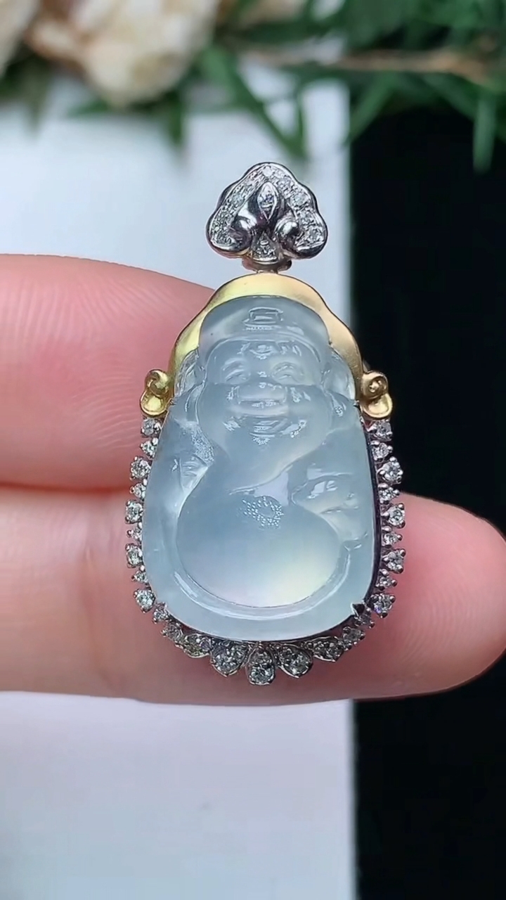 天然A货翡翠白冰财神爷吊坠，尺寸28.2-15-9.6，裸石18-12，重量:3.71g
4月13日