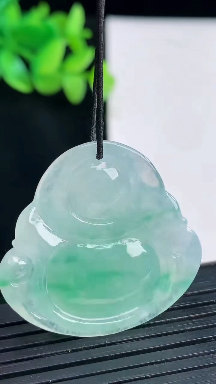 天然A货翡翠佛公吊坠，尺寸33.6-36-6重量:11.56g
4月13日