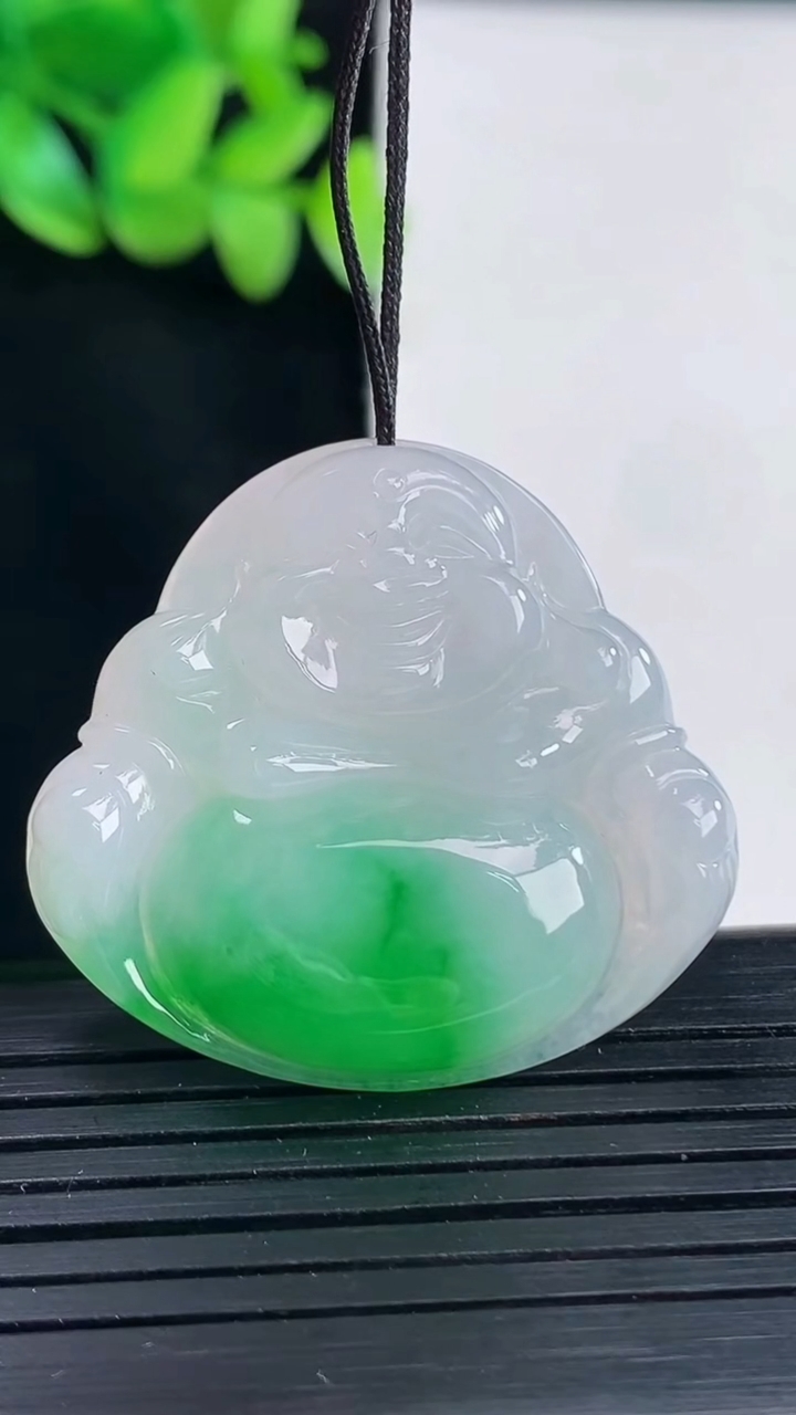 天然A货翡翠佛公吊坠，尺寸32-35-6重量:9.74g
4月13日