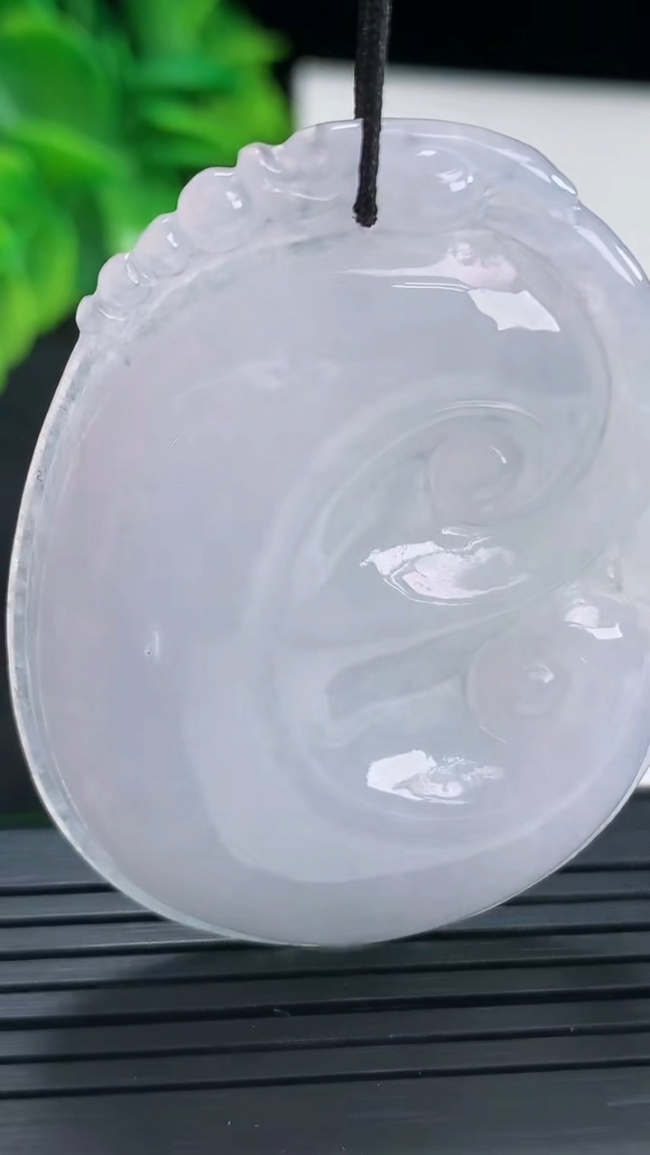 天然A货翡翠紫罗兰如意吊坠尺寸52.3-40.2-5.7重量:21.83g
4月13日