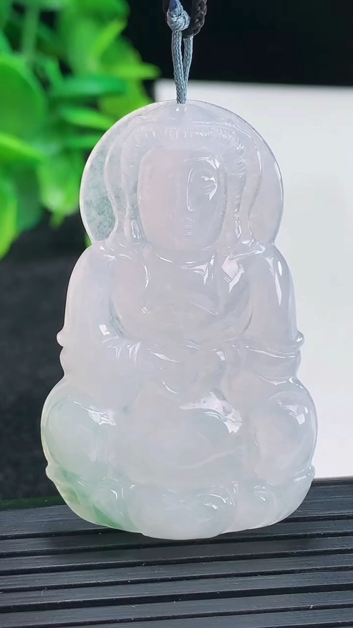 天然A货翡翠观音菩萨吊坠尺寸49.7-31.7-4.6重量:13.75g
4月13日