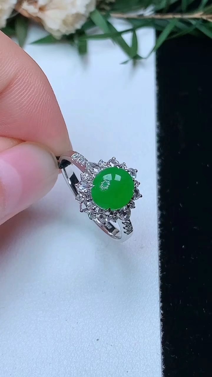 天然A货翡翠蛋面戒指，尺寸17.2-7.3-6.6，重量:2.67g2026年4月13日
工厂直销收