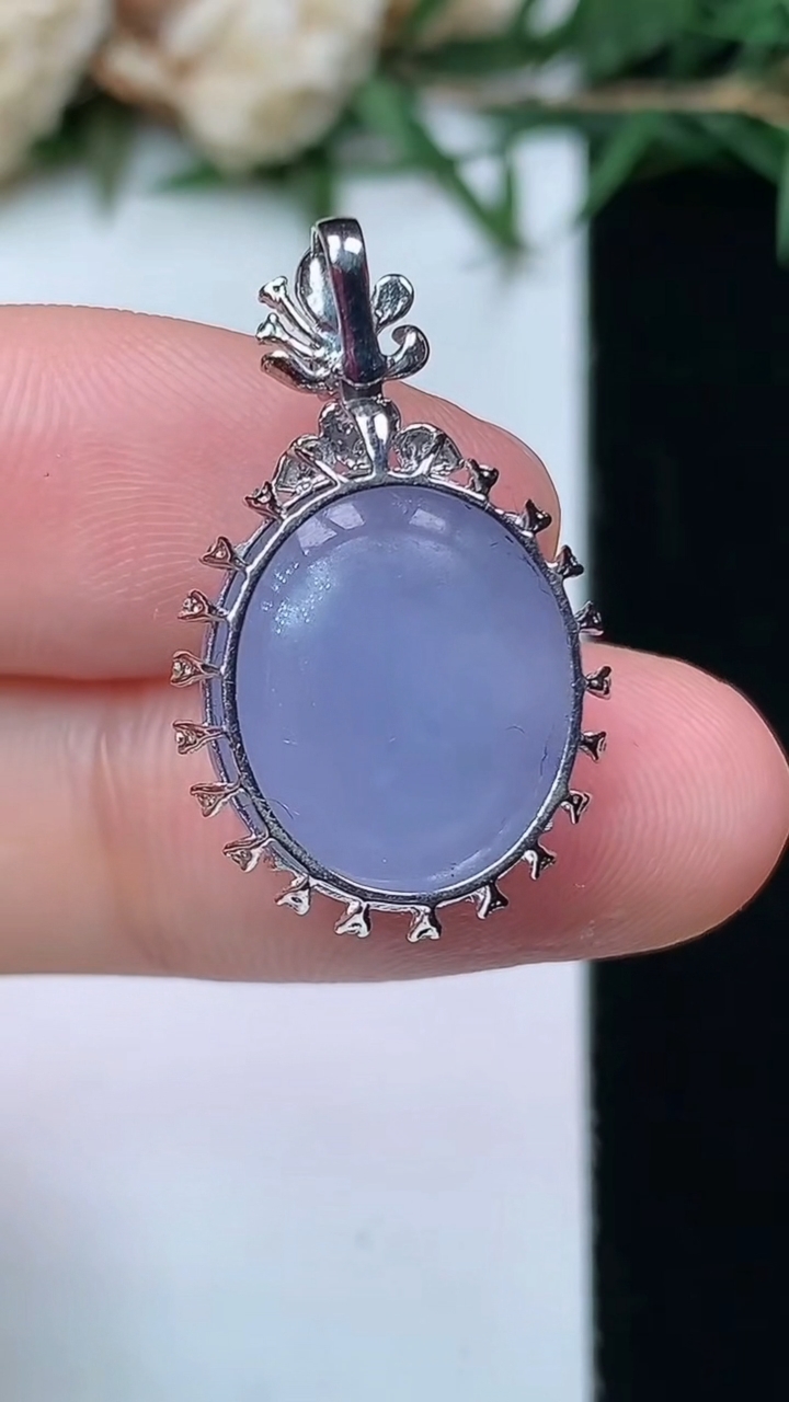 天然A货翡翠k金紫罗兰蛋面吊坠，尺寸24.4-15-8.2，裸石14.5-13，重量:3.51g
4月13日