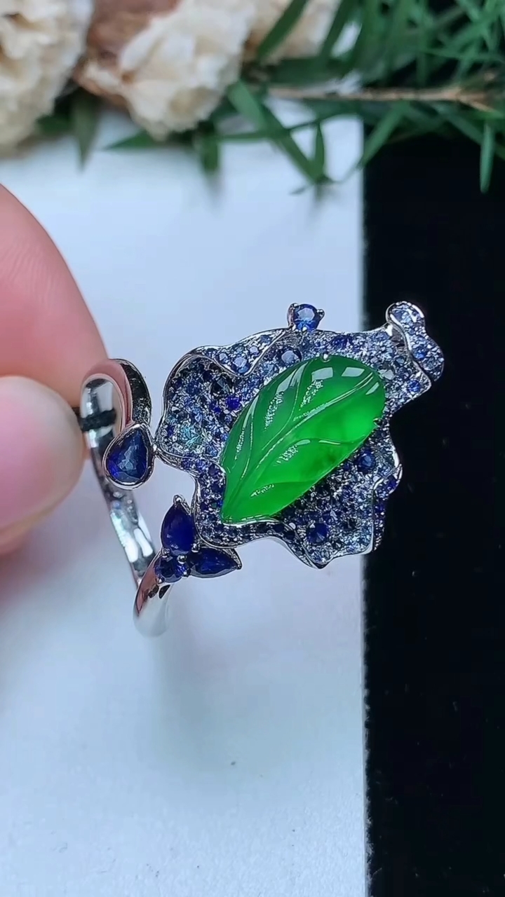 天然A货翡翠金枝玉叶 叶子戒指，尺寸19.4-15-7.5，重量:6.74g
4月13日