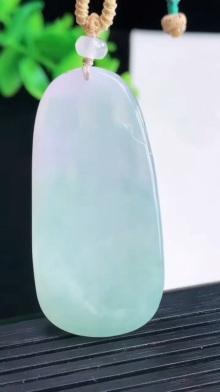 天然A货翡翠阿弥陀佛吊坠，尺寸46.6-23-5.2重量:13.75g
4月13日