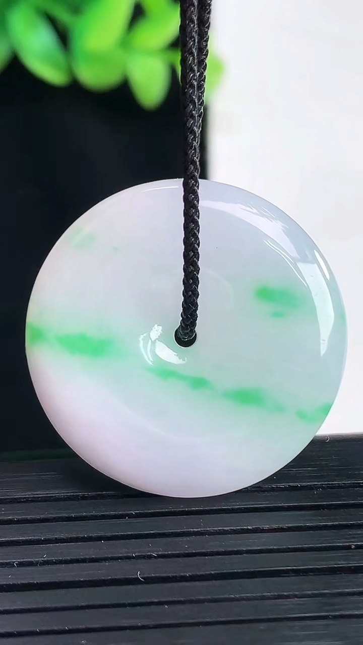 天然A货翡翠平安扣吊坠，尺寸31-5.8重量:11.72g
4月13日