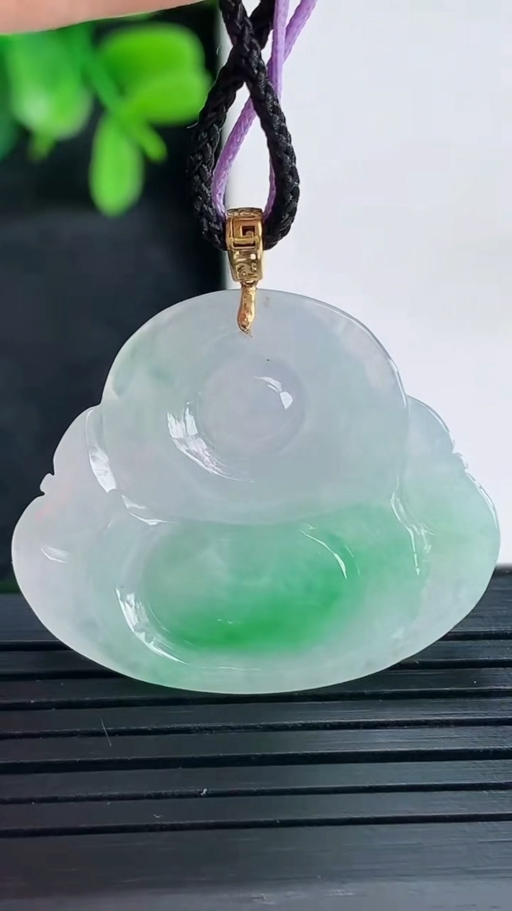 天然A货翡翠佛公吊坠尺寸26-31.4-5.6重量:6.75g
4月13日